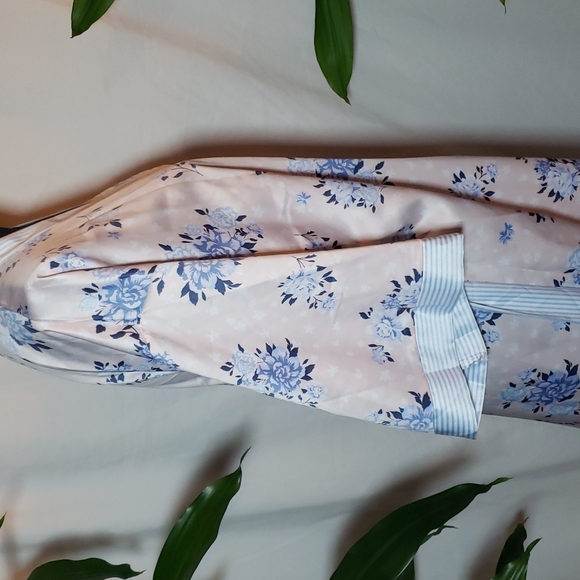 Pink robe - Picture 5 of 10